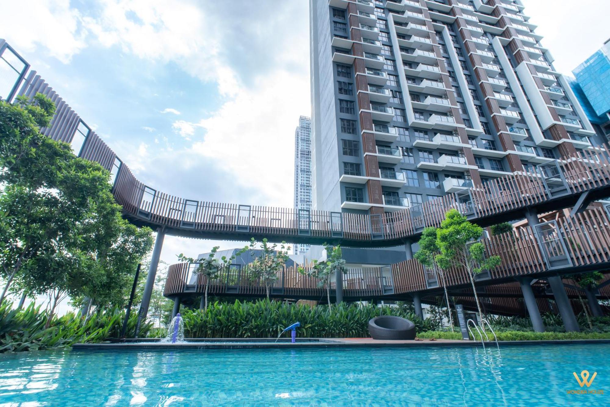 Spacious 3br Retreat For 7pax At Kl Near Mrt Chan Sow Lin & Trx Pangsapuri Kuala Lumpur