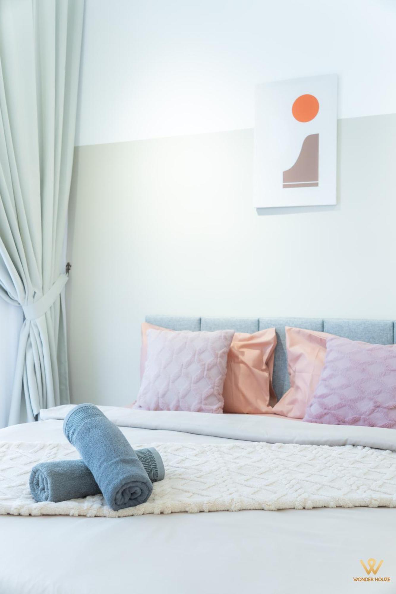Spacious 3br Retreat For 7pax At Kl Near Mrt Chan Sow Lin & Trx Pangsapuri Kuala Lumpur